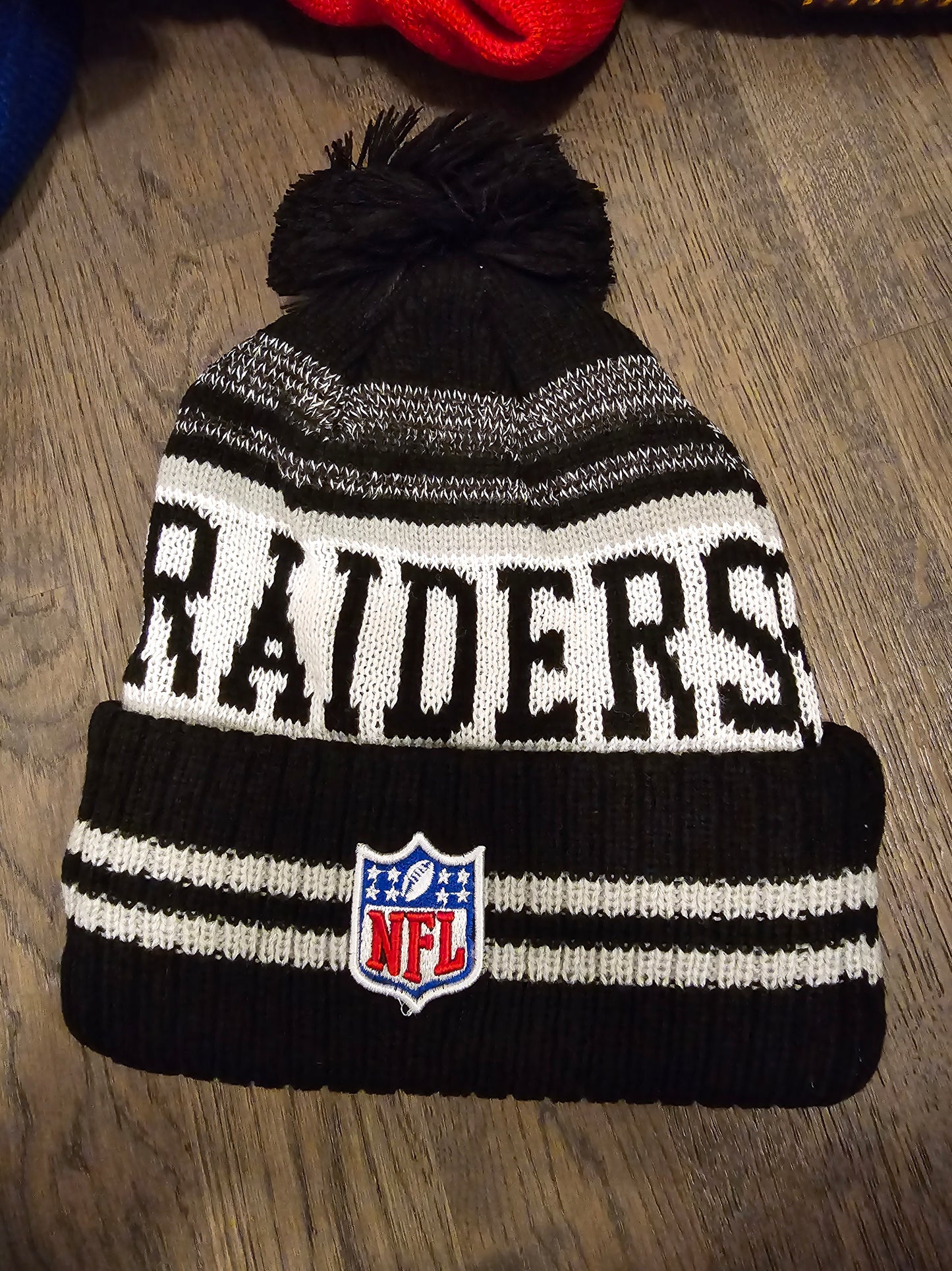 New Era Las Vegas Raiders On Field Sport Knit Beanie Cold Weather Hat